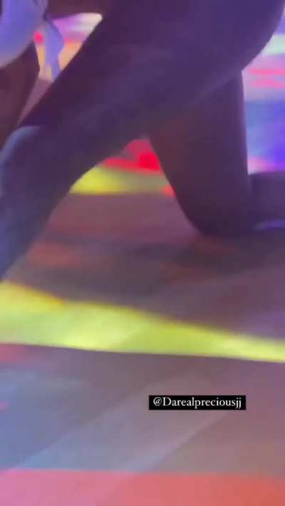 Stripper putting in that work