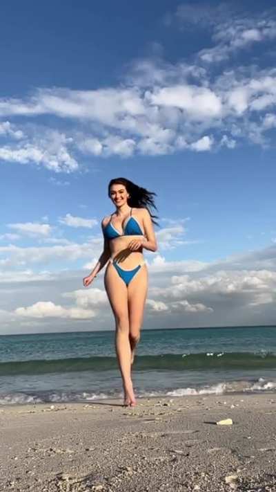 Rachel's Baywatch Moment