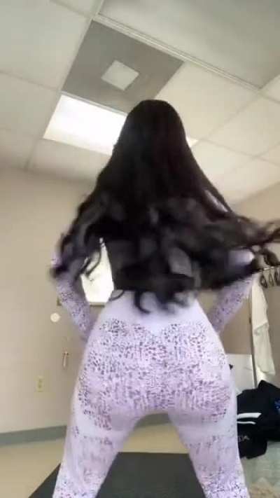 😳