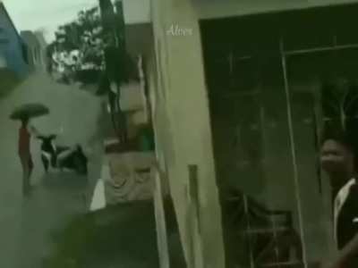 😨