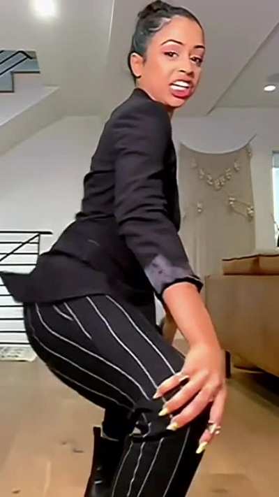 Liza Koshy twerk session 🔥