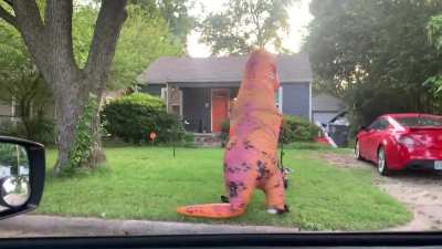 Just a video of my neighbor mowing, he did the whole yard like this. Not always, but today I am a proud Tulsan!