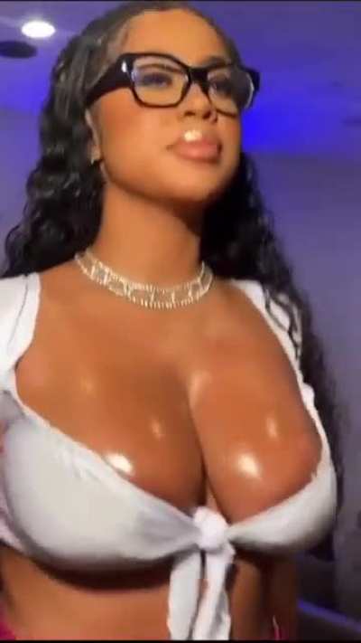 @theyasminelopez