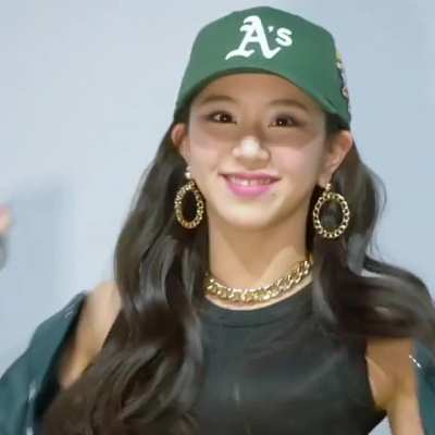 Chaeyoung cute little dance