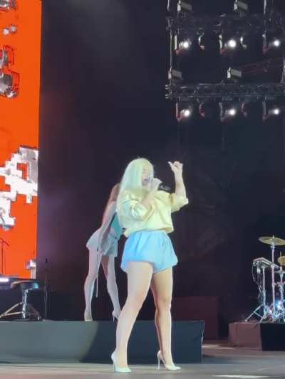 Leggy grace