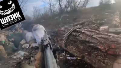 Intense footage of Ukrainian soldiers storming Russian trenches