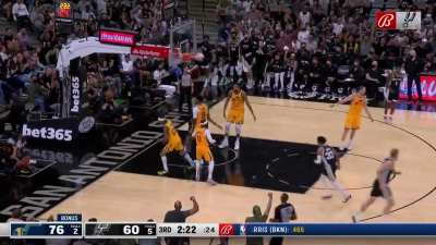 [Highlight] The Utah Jazz forget to box out as Devin Vassell sneaks in for the putback slam!