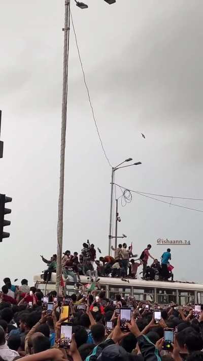 Mumbai & their way of handling chapris