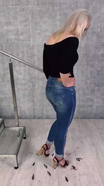 Crushing Beauties Bella - Bug Crushed