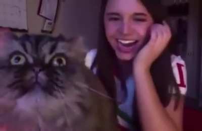 Ekekek want to sing too