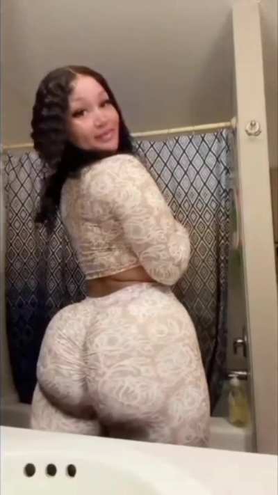 🍑🖤🤍>><wbr>>🍑😈