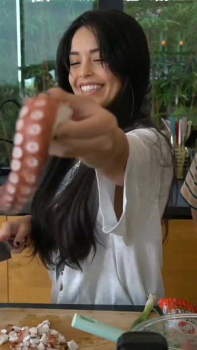 Rae playing with floppy appendages 😳