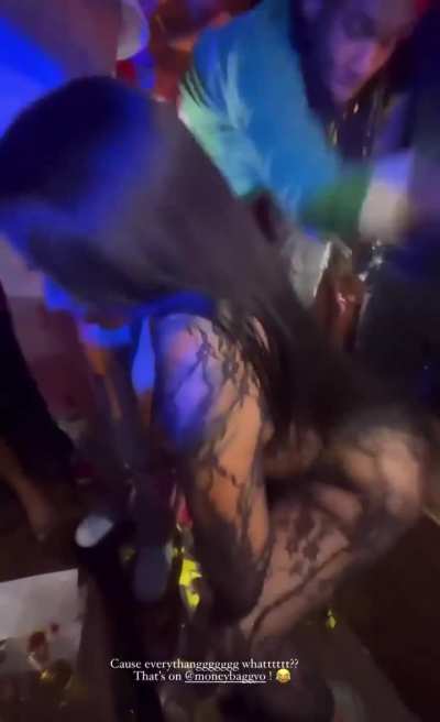 👀