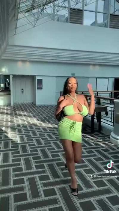 Watch me walk💚