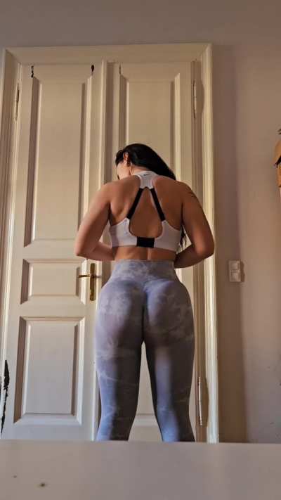 (F) Just trying to look sexy for you after my workout