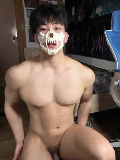 PLEASE Who IS HE? I only know he IS asian, and hes wearing a gymshark tshirt