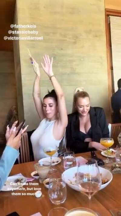 braless