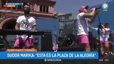 -Che, y vos cuándo te diste cuenta que con este gobierno iba a ser un desastre? -