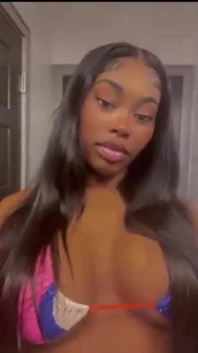 👙🍒🍑