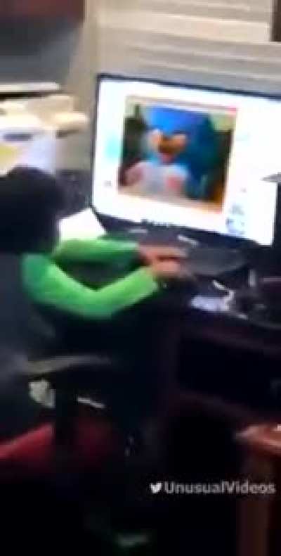 😳