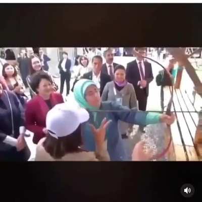 Bakın da first leydimize örnek alın HEYT BE