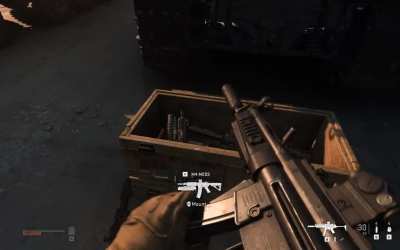[MWII (2022)] Gun decides to move to another container on its own