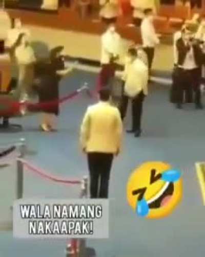 May nakaapak ba.