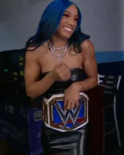 Sasha Banks has such a nice smile 😁