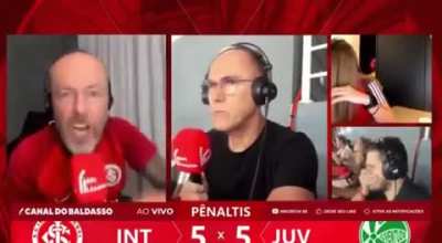 Reação colorada da eliminação