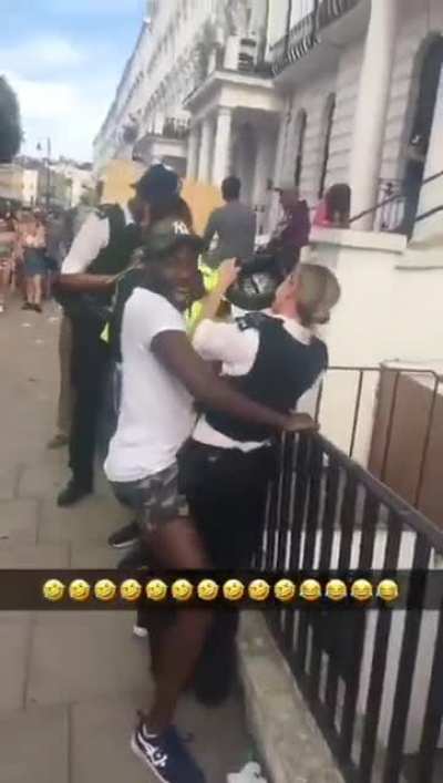 Para aquellos que viven en Europa. Tan permisiva está la policía?