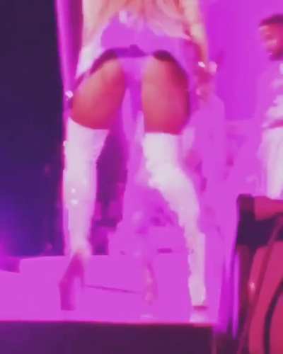 This little slut knows what she's doing...