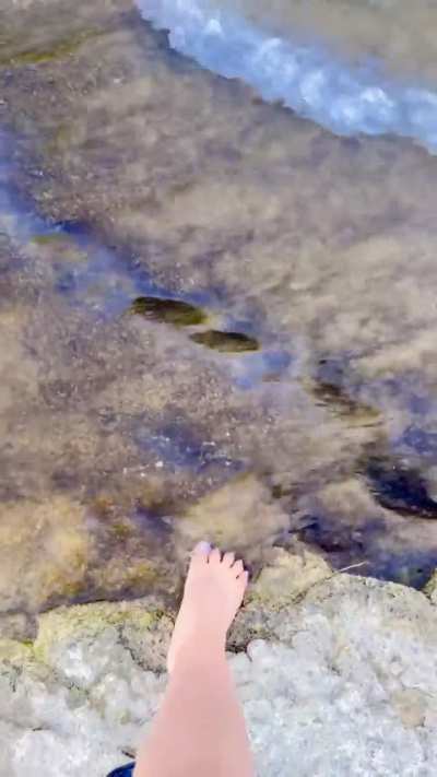 Come drink my foot water 💦 19F
