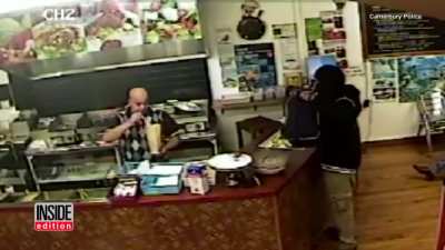 Store clerk completely ignore an armed robber to help customers
