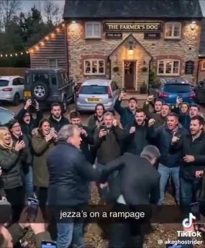 New season looks lit/rare video of clarkson punching that producer x)?
