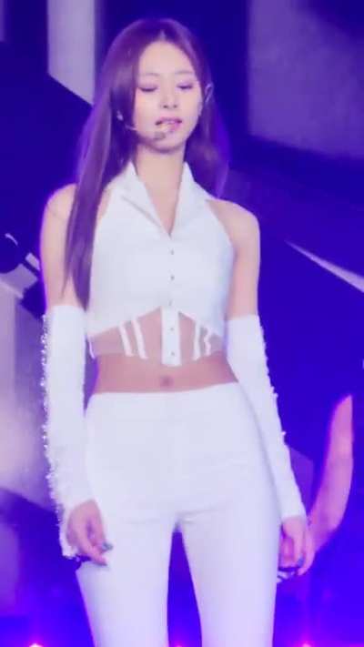 Tzuyu solo @ SoFi 