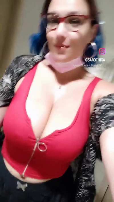 Sara @sarothica 
