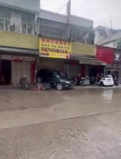 best Xinese car driver be like 