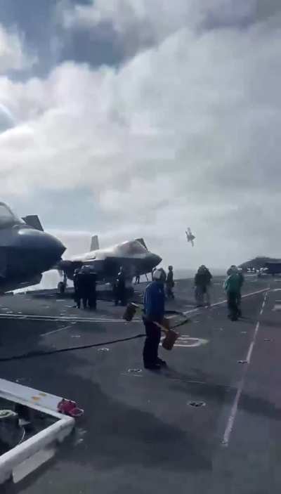 Super Hornet flyby 