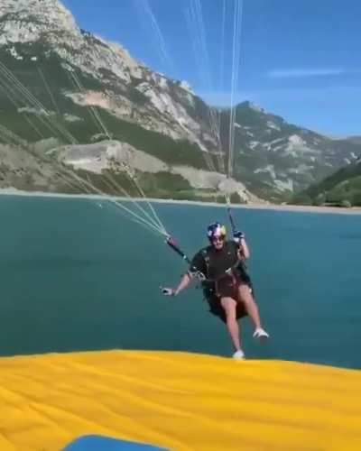 Sliding in to her dm’s
