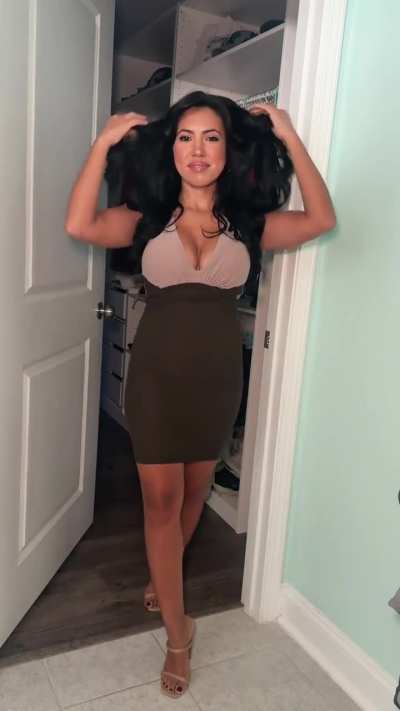 Hot MILF Jennifer
