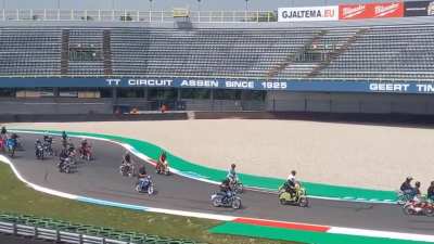 Yesterday we went on the TT Assen track with +-800 mopeds!