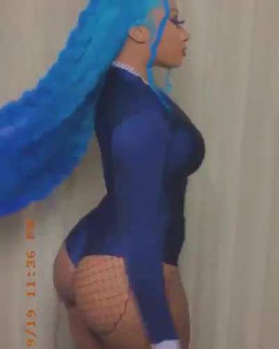 LOOK BACK POSE!!!