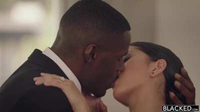 [/r/S<wbr>ophia<wbr>_Leon<wbr>e_XXX<wbr>] Sophia Leone and Jason Brown kissing passionately