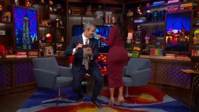 Kim Kardashian Ass Selfie On TalkShow