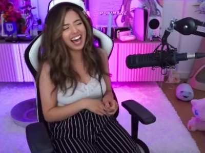 Boobs jiggling 🥵
