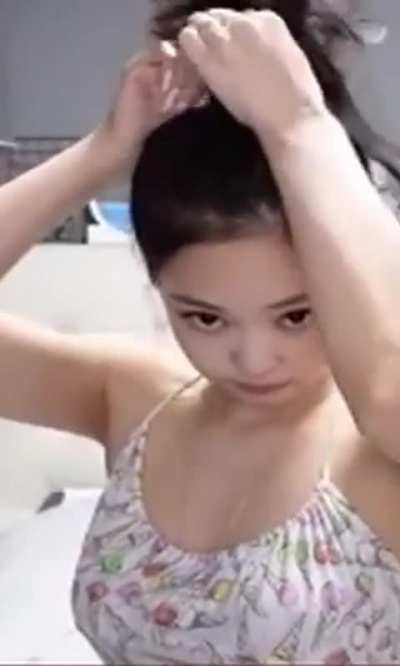 There's nothing better than touching yourself while watching Jennie's face prn