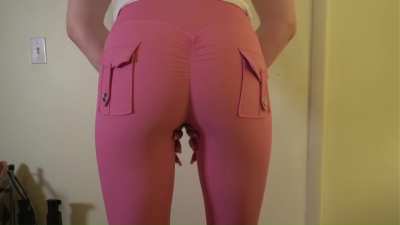 Just got some new leggings 🍑 LOVE how they make my ass look 😍
