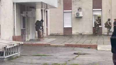 ru pov: Wagner fighters opened fire at the entrance to the 