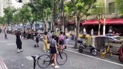 肆意妄为，想抓谁抓谁，快乐