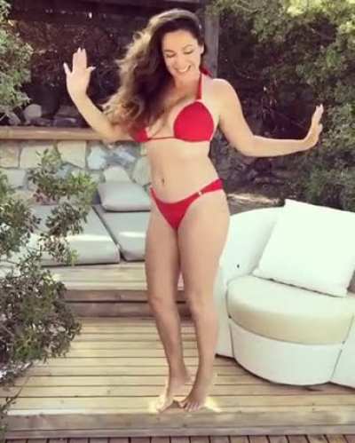 She can move